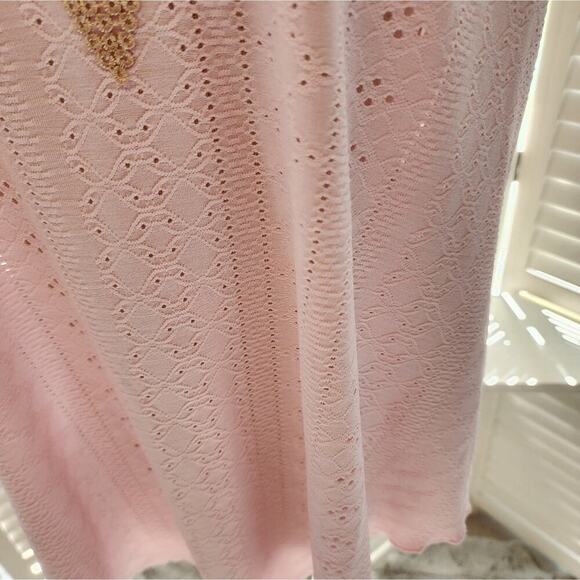 BOUTIQUE PINK NWOT EYELET LACE V GOLD V NECK BLOUSE (61) MULTIPLE SIZES - Picture 3 of 5